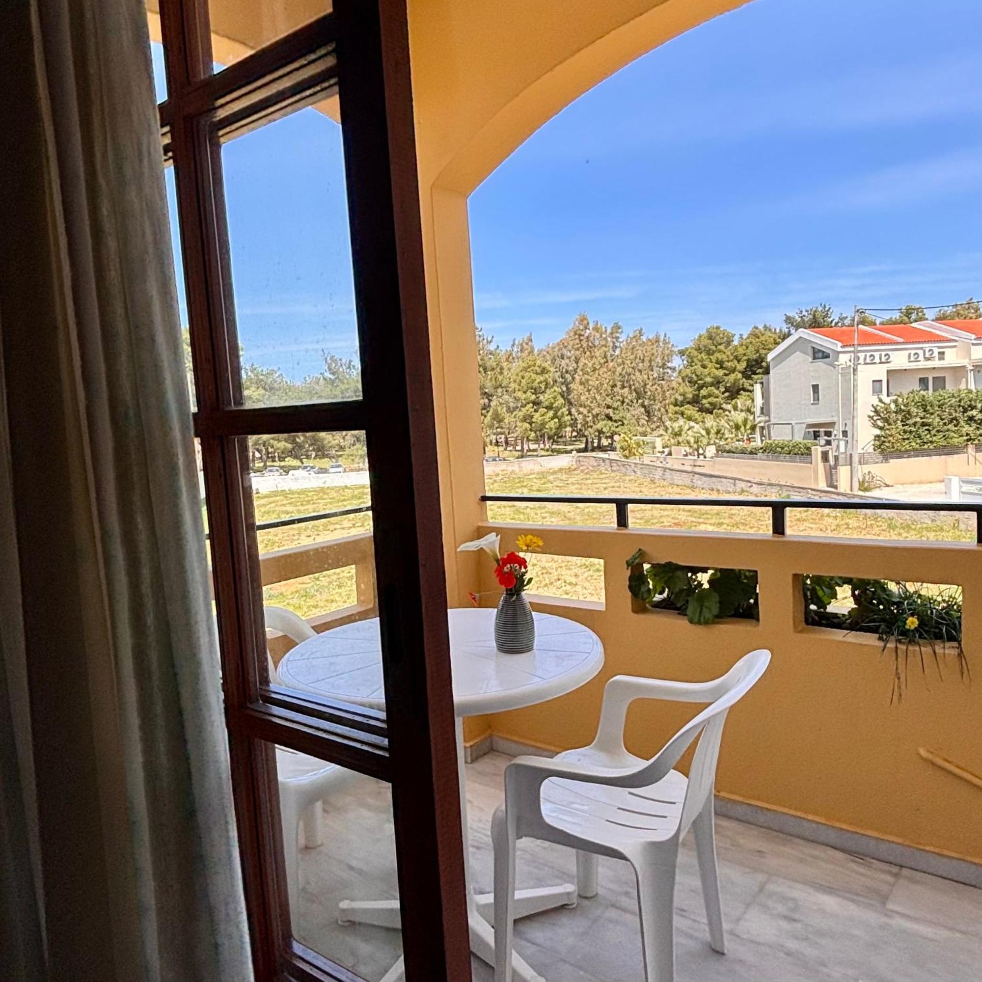 Menelaos Apartments Daratsos Dış mekan fotoğraf